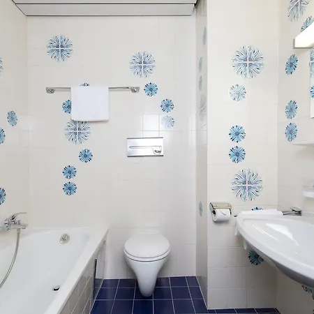 Sonnenuhr Szálloda Kramsach